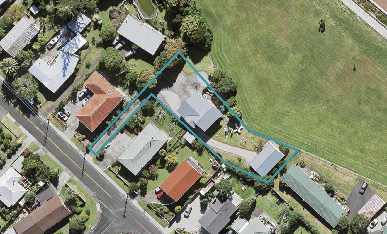 74 Royal View Road, Te Atatu South, Auckland - Carousel 1