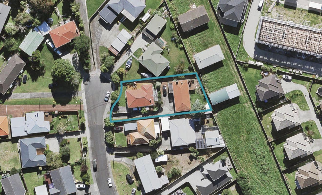 1/11 Sheehan Road, Te Atatu South, Auckland - Carousel 1