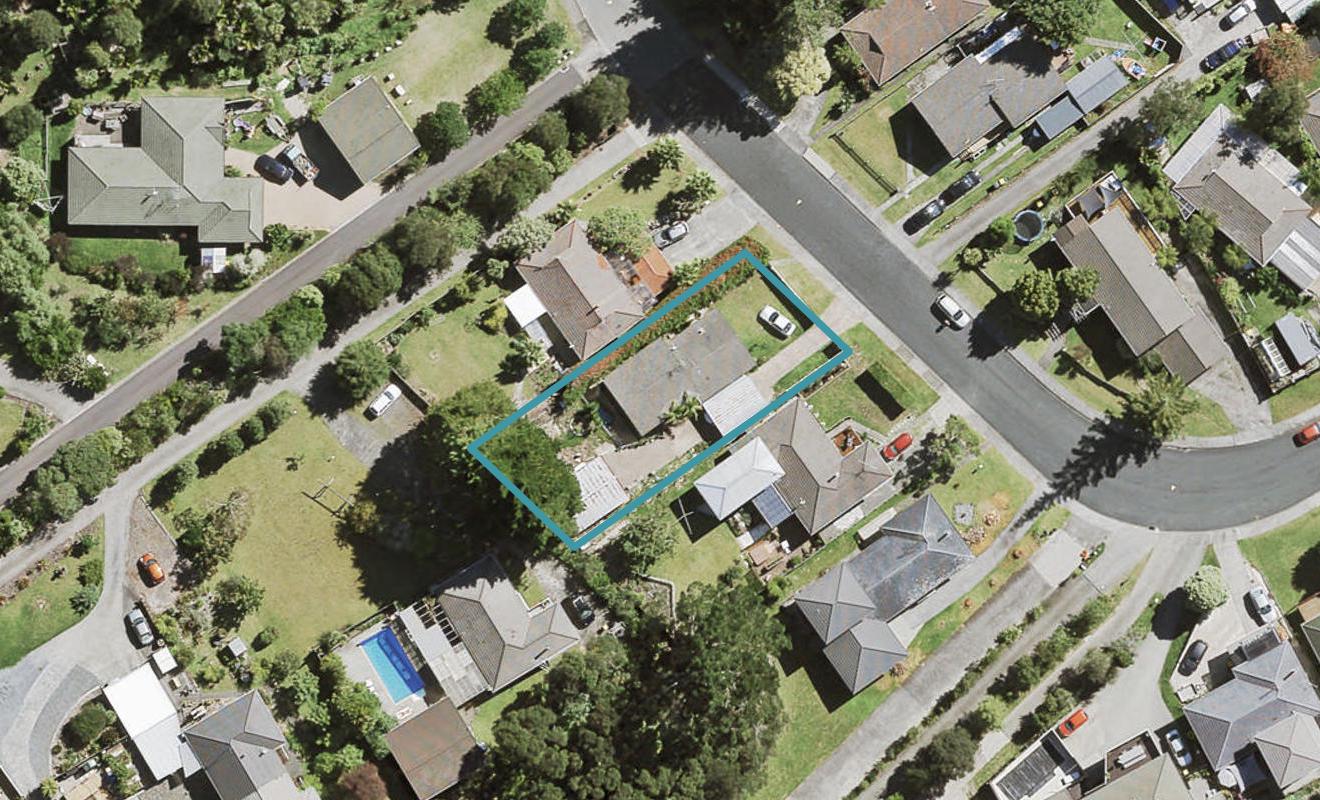 46 Staincross Street, Green Bay, Auckland - Carousel 1