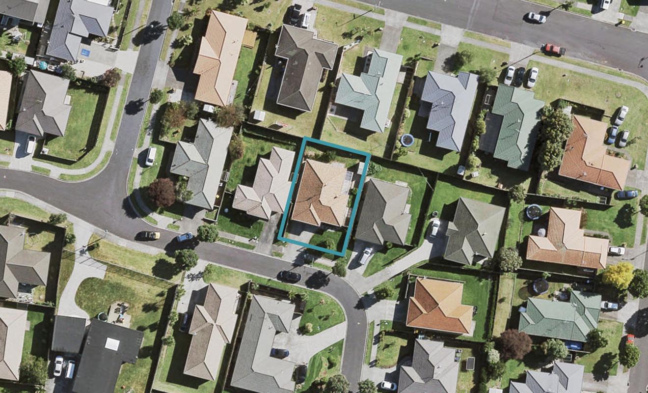 8 Piriti Place, Weymouth, Auckland - Carousel 1