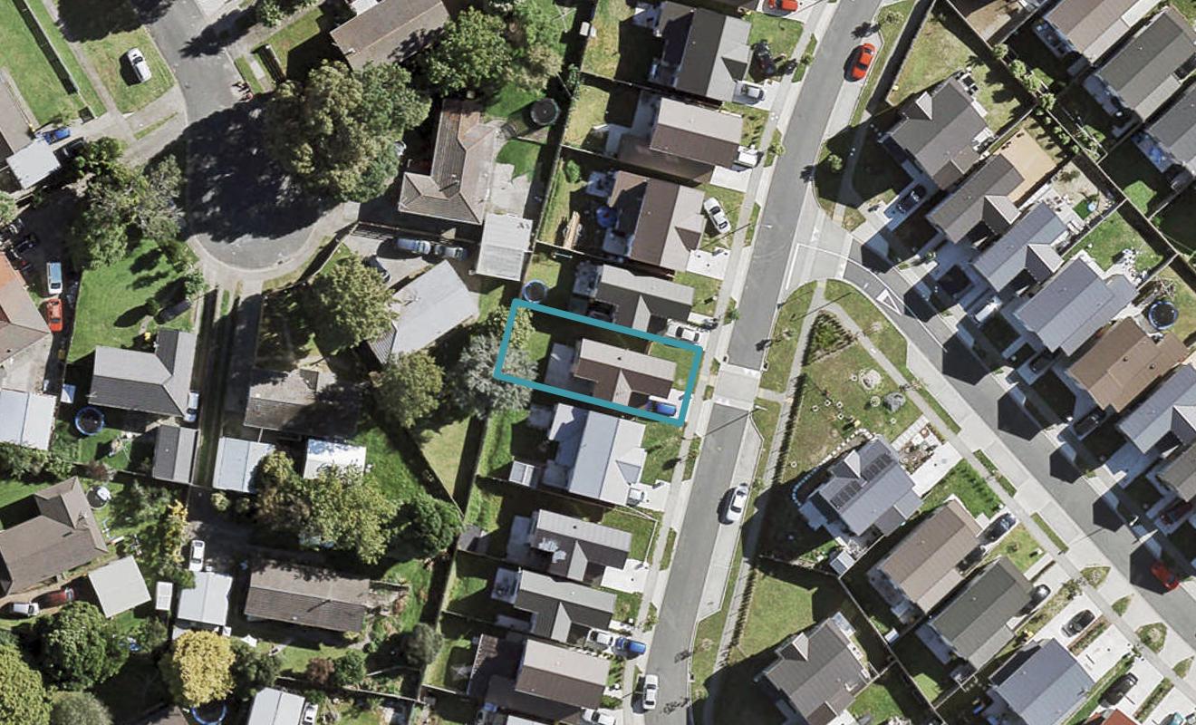 17 Tonuitanga Street, Weymouth, Auckland - Carousel 1