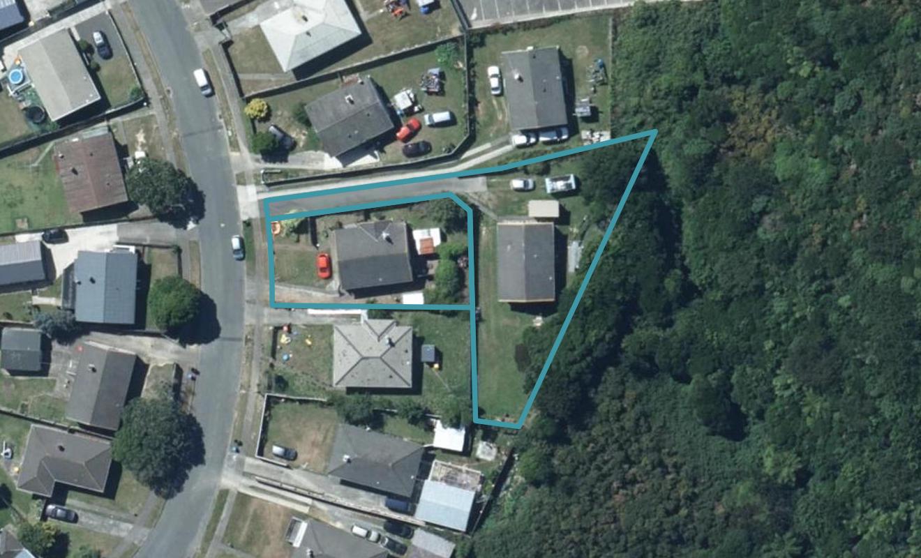 11 Surprise Place, Cannons Creek, Porirua - Carousel 1