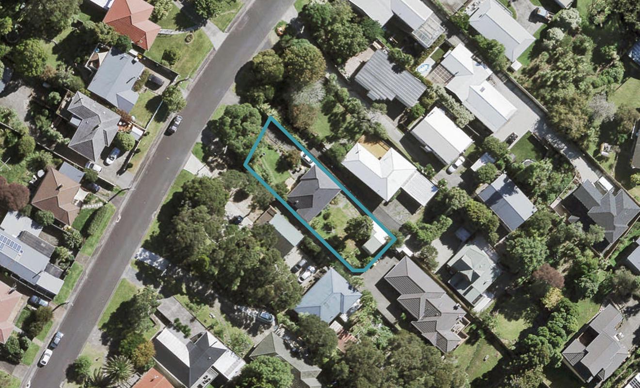 35 Fairmount Road, Titirangi, Auckland - Carousel 1