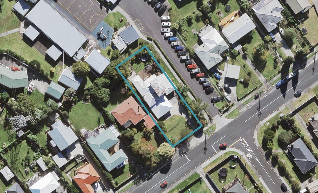 58 Roberts Road, Te Atatu South, Auckland - Carousel 1