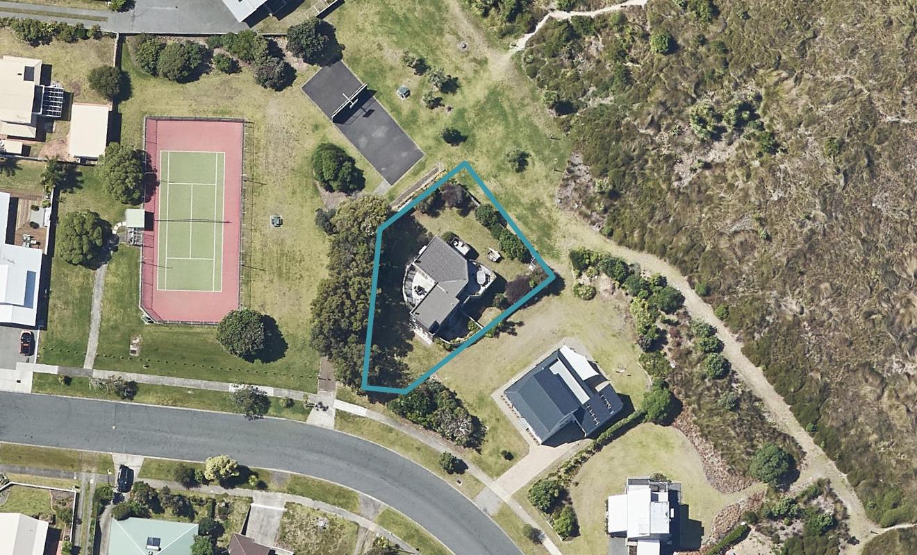 15 Papaunahi Road, Bowentown, Waihi Beach - Carousel 1