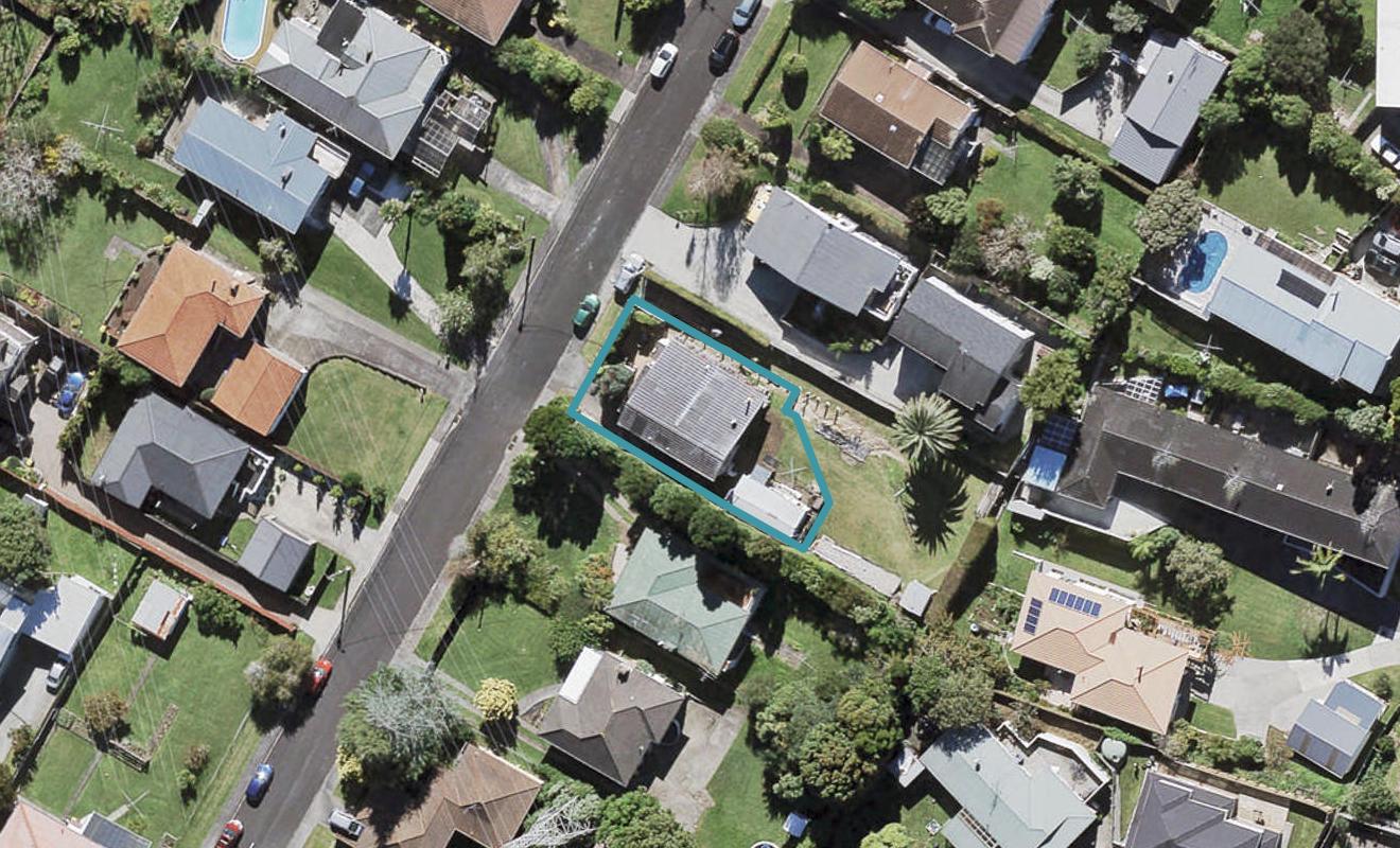 5 Merville Avenue, Te Atatu South, Auckland - Carousel 1