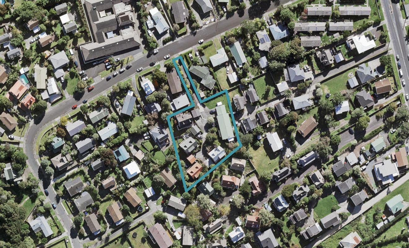 2/16 Gatman Street, Birkdale, Auckland - Carousel 1