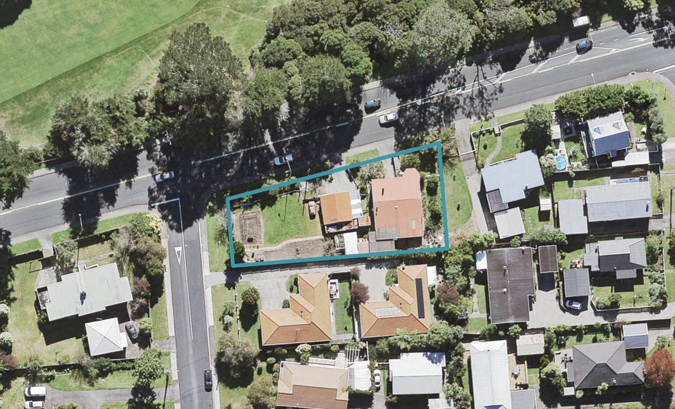 8 Godley Road, Green Bay, Auckland - Carousel 1