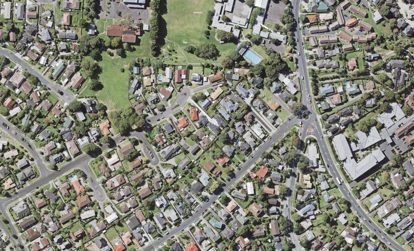 8A Dalwhinnie Parade, Highland Park, Auckland - Carousel 1