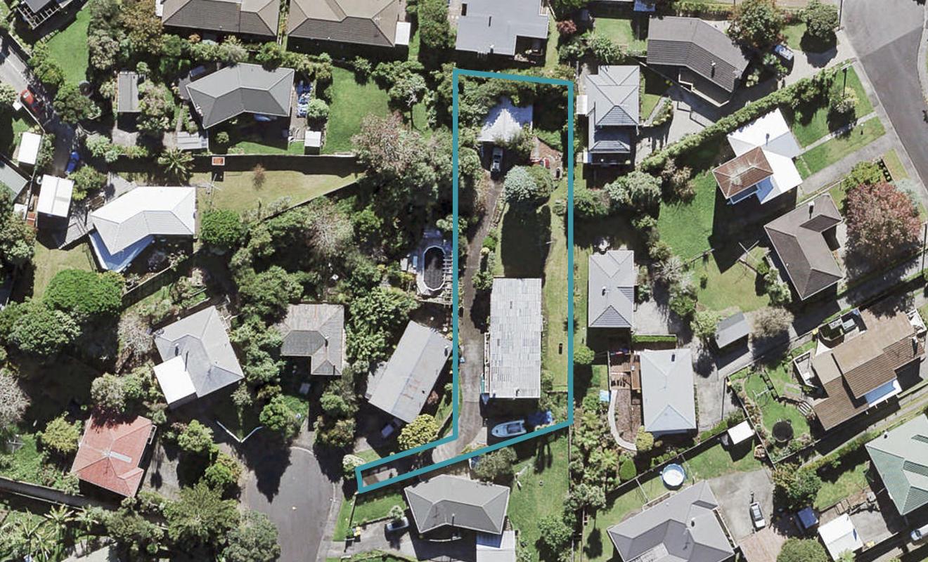 11 Thuja Street, Green Bay, Auckland - Carousel 1