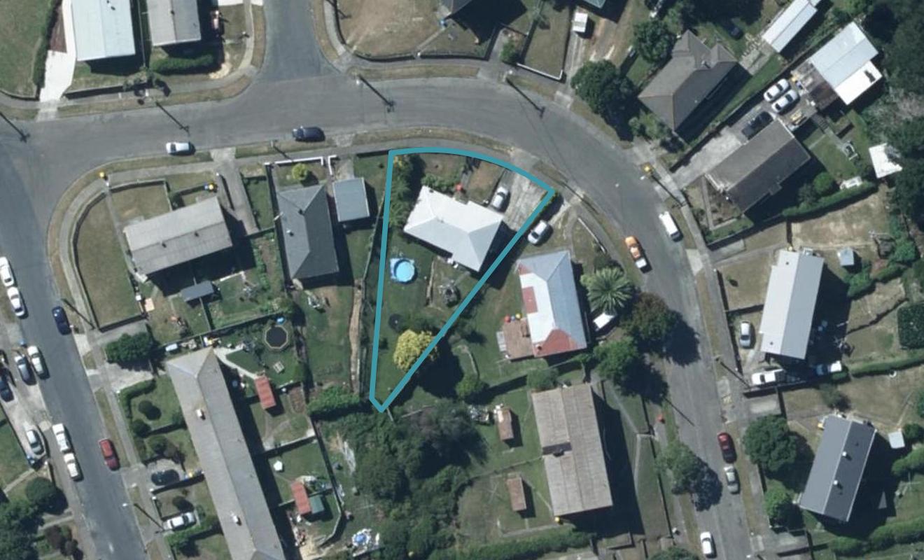 8 Worcester Place, Cannons Creek, Porirua - Carousel 1