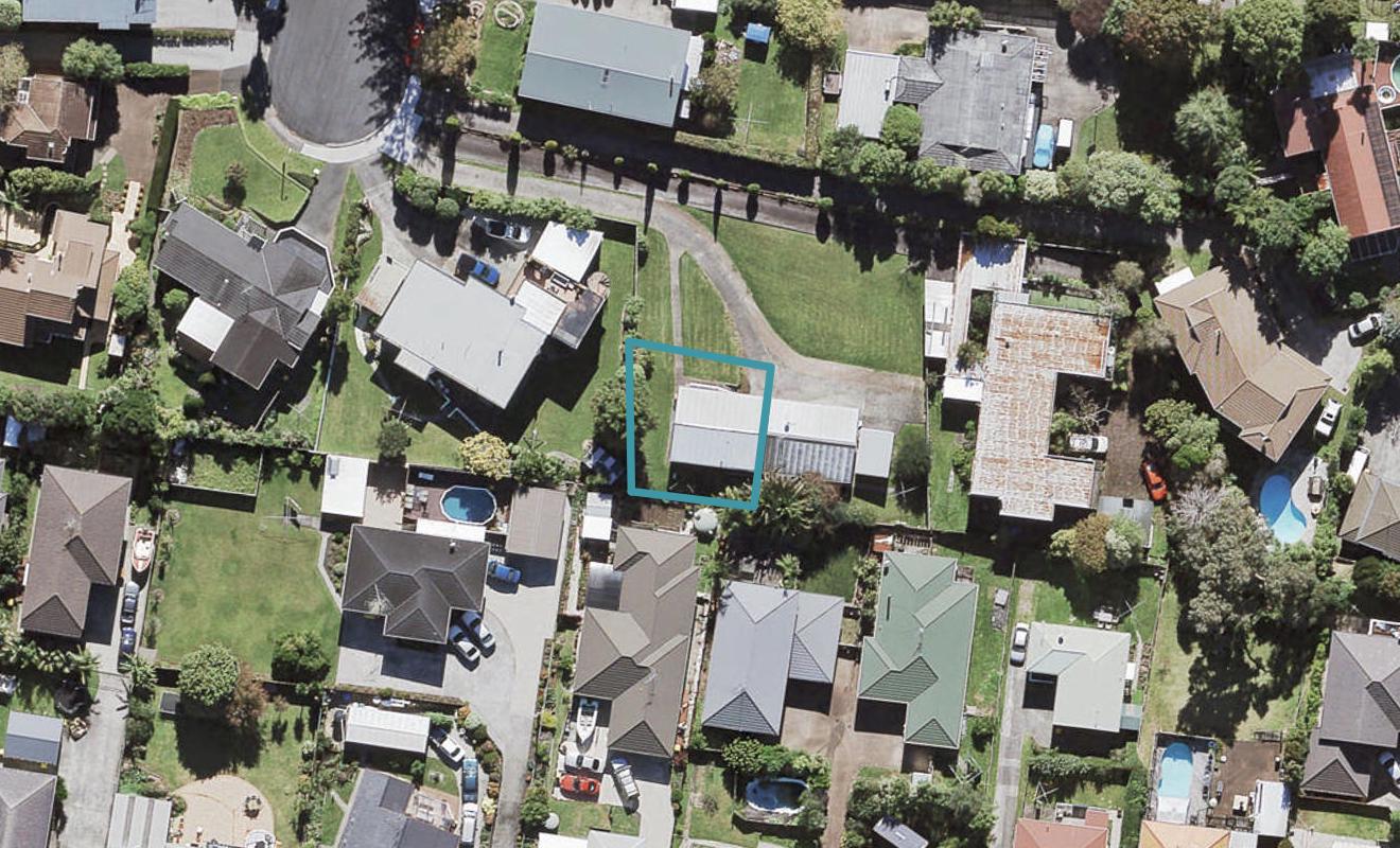 12A Dawn Place, Te Atatū South, Auckland - Carousel 1