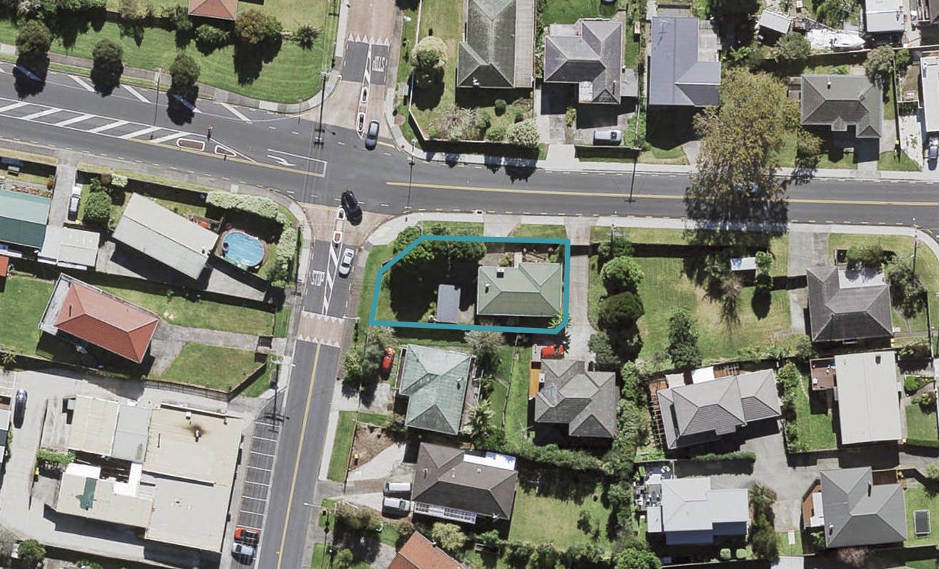 32 School Road, Te Atatu South, Auckland - Carousel 1