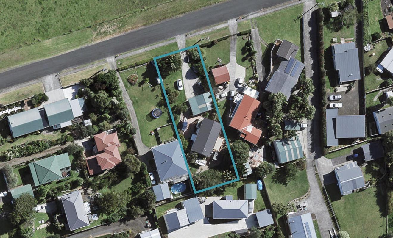 16 Beach Road, Waiuku - Carousel 1
