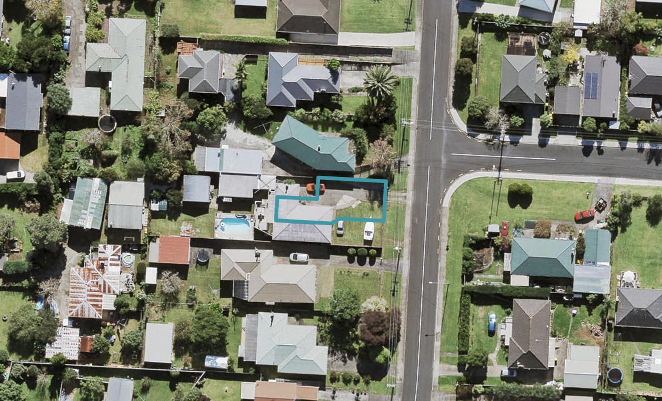 2/86 Gloria Avenue, Te Atatu Peninsula, Auckland - Carousel 1