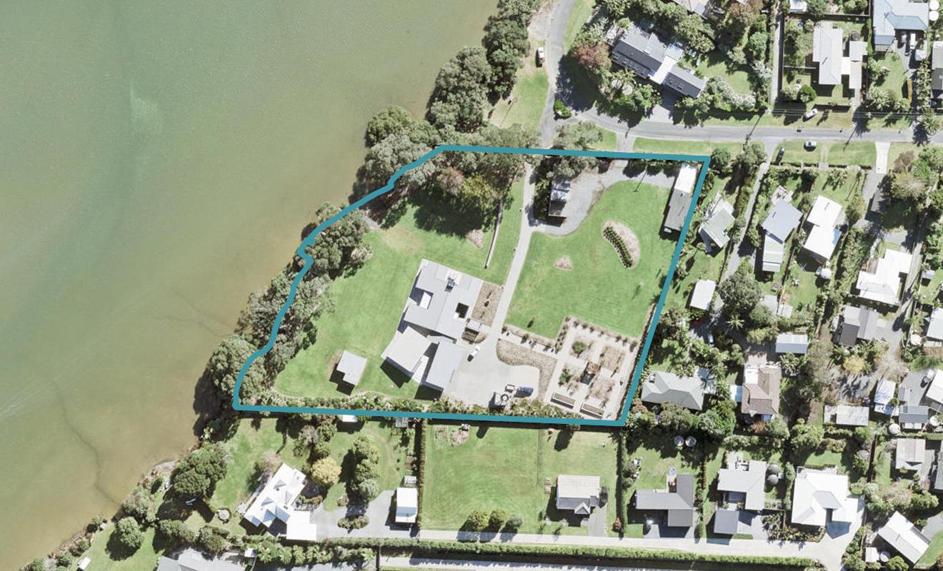 26 Riverside Drive, Point Wells, Auckland - Carousel 1