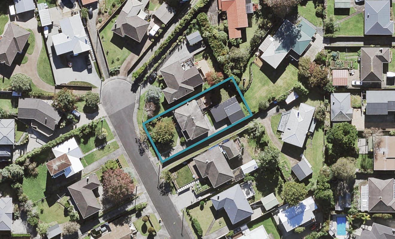 13 Tauhara Street, Green Bay, Auckland - Carousel 1