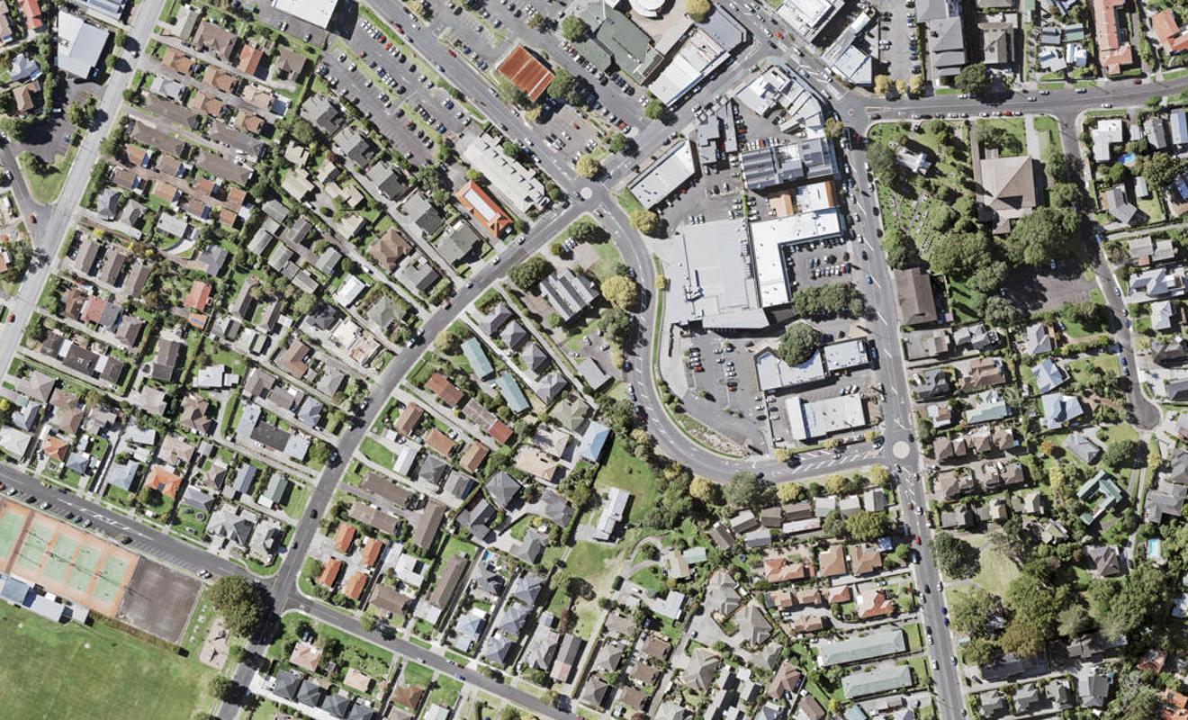 35 Fencible Drive, Howick, Auckland - Carousel 1