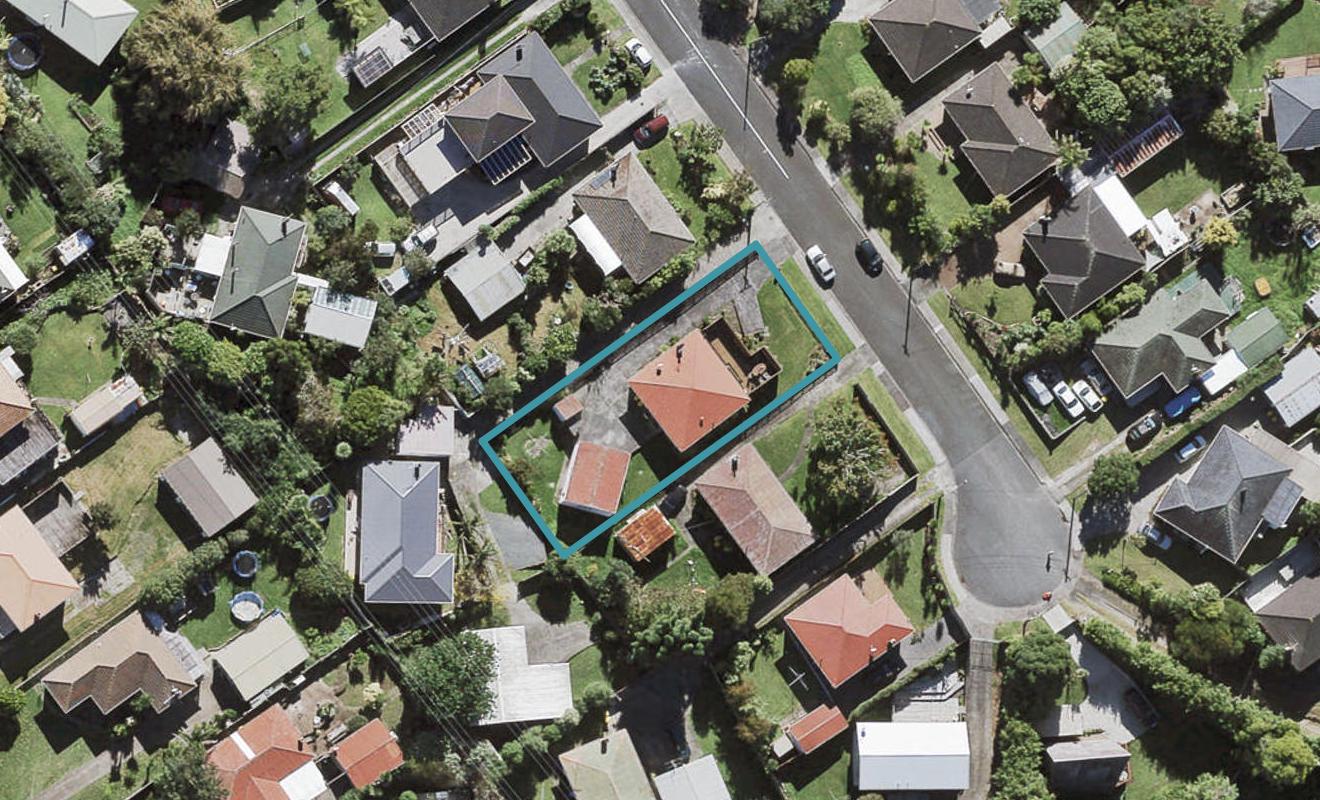 17 Cornwall Street, Te Atatu South, Auckland - Carousel 1