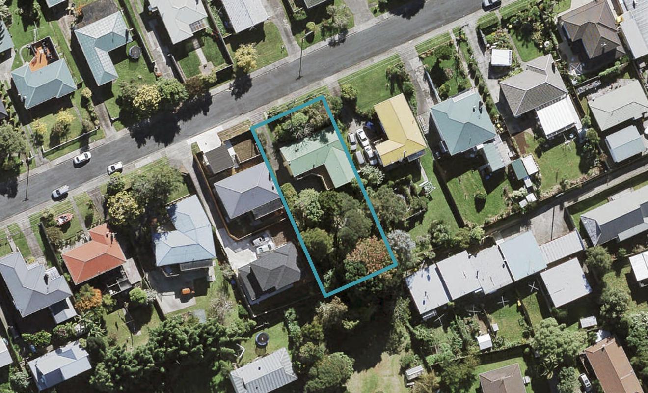 8 Sylvan Crescent, Te Atatu South, Auckland - Carousel 1