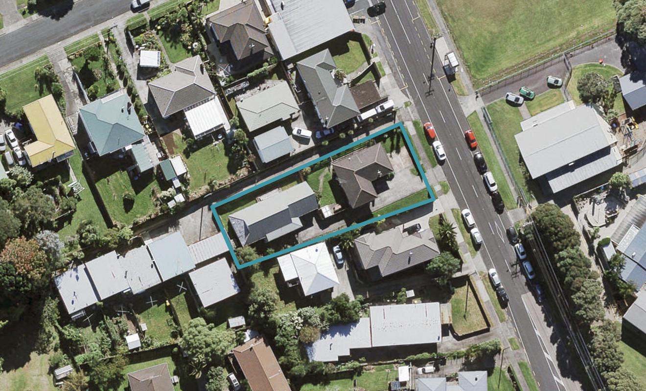 2/70 Flanshaw Road, Te Atatu South, Auckland - Carousel 1