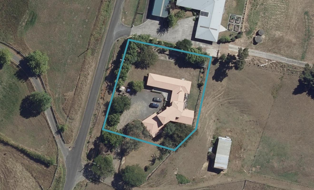52 Lee Road, Burbush, Hamilton - Carousel 1