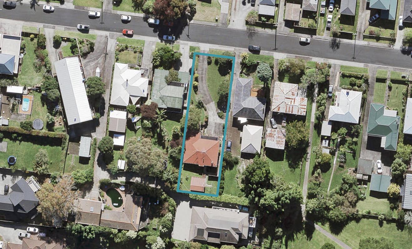 9 Cron Avenue, Te Atatu South, Auckland - Carousel 1