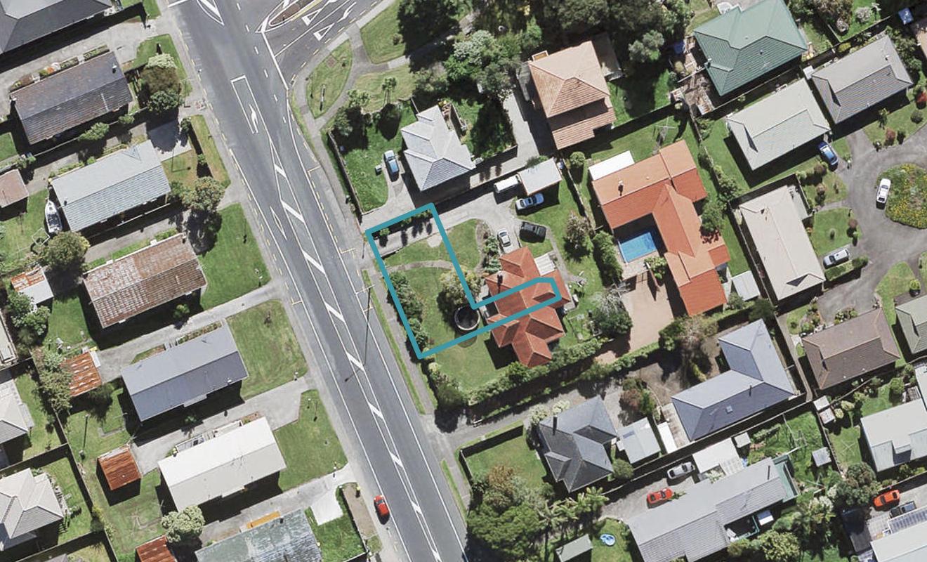 135E Te Atatu Road, Te Atatu South, Auckland - Carousel 1