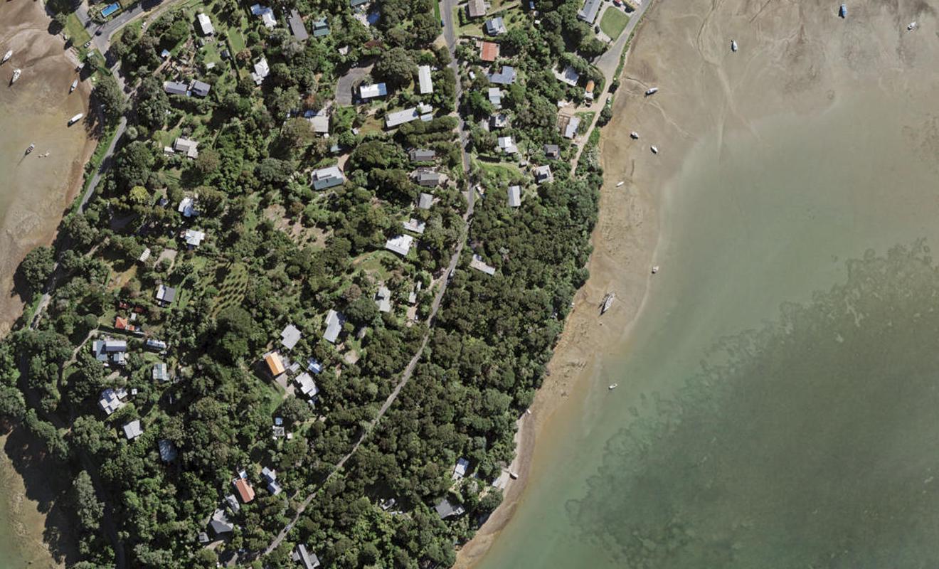 28 Albert Crescent, Ostend, Waiheke Island - Carousel 1
