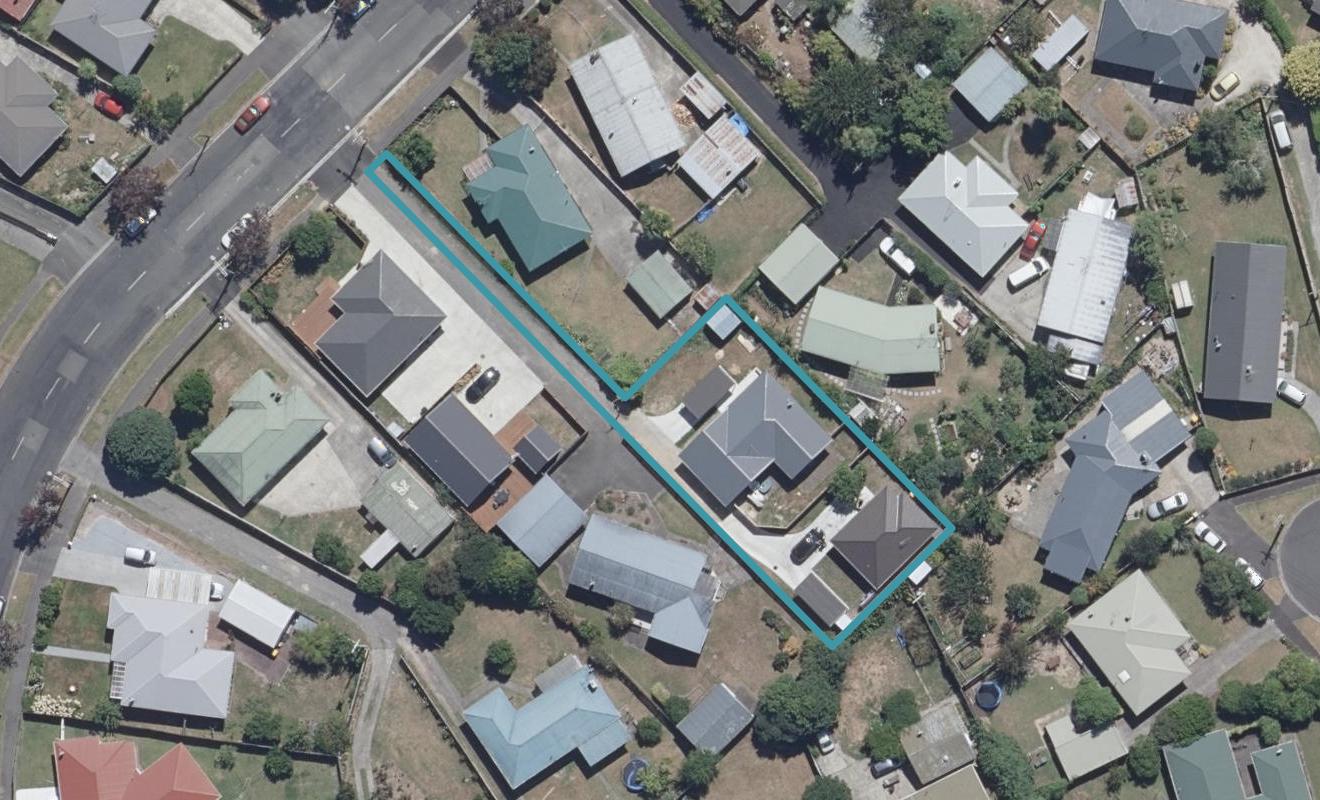 30 Carrington Avenue, Hillcrest, Hamilton - Carousel 1