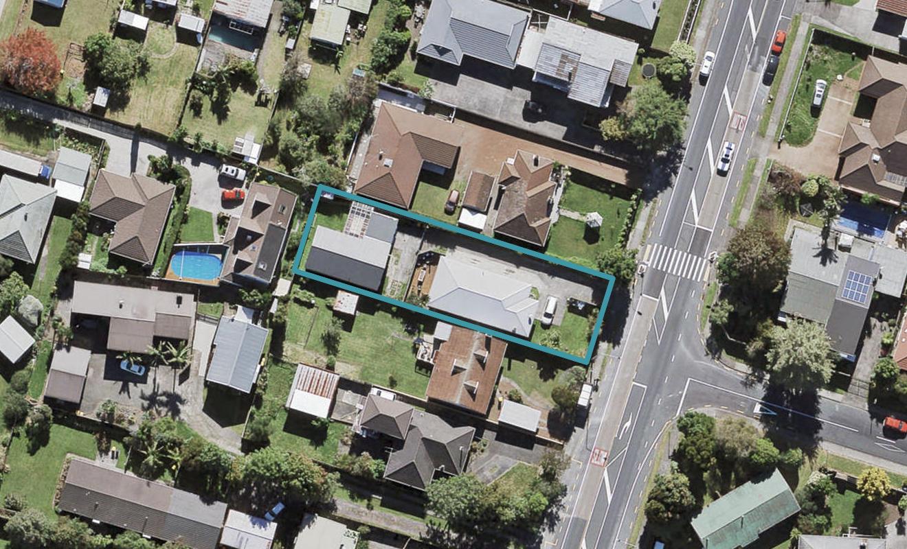 208 Te Atatu Road, Te Atatu South, Auckland - Carousel 1