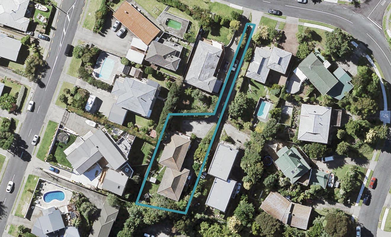 1/4 Helvetia Drive, Browns Bay, Auckland - Carousel 1