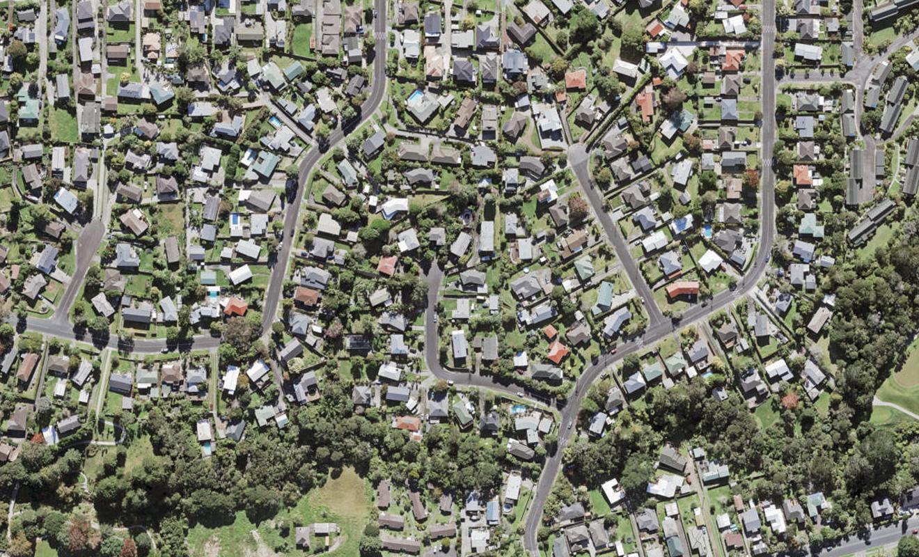 9 Thuja Street, Green Bay, Auckland - Carousel 1