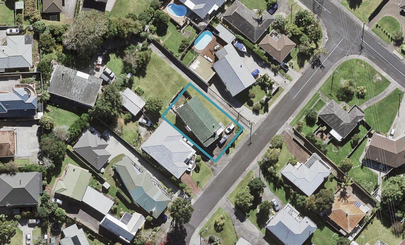 7 Fairlea Road, Te Atatu South, Auckland - Carousel 1