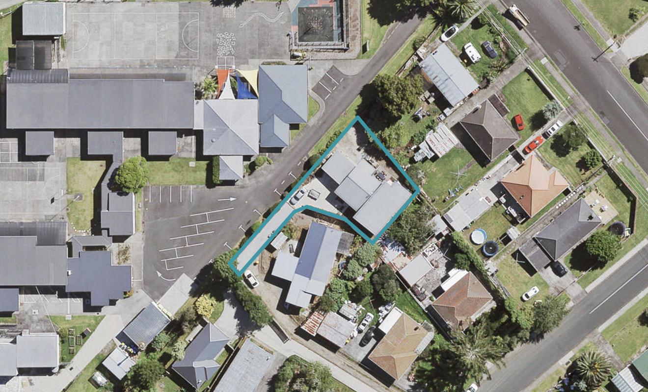 5A Coburg Street, Henderson, Auckland - Carousel 1