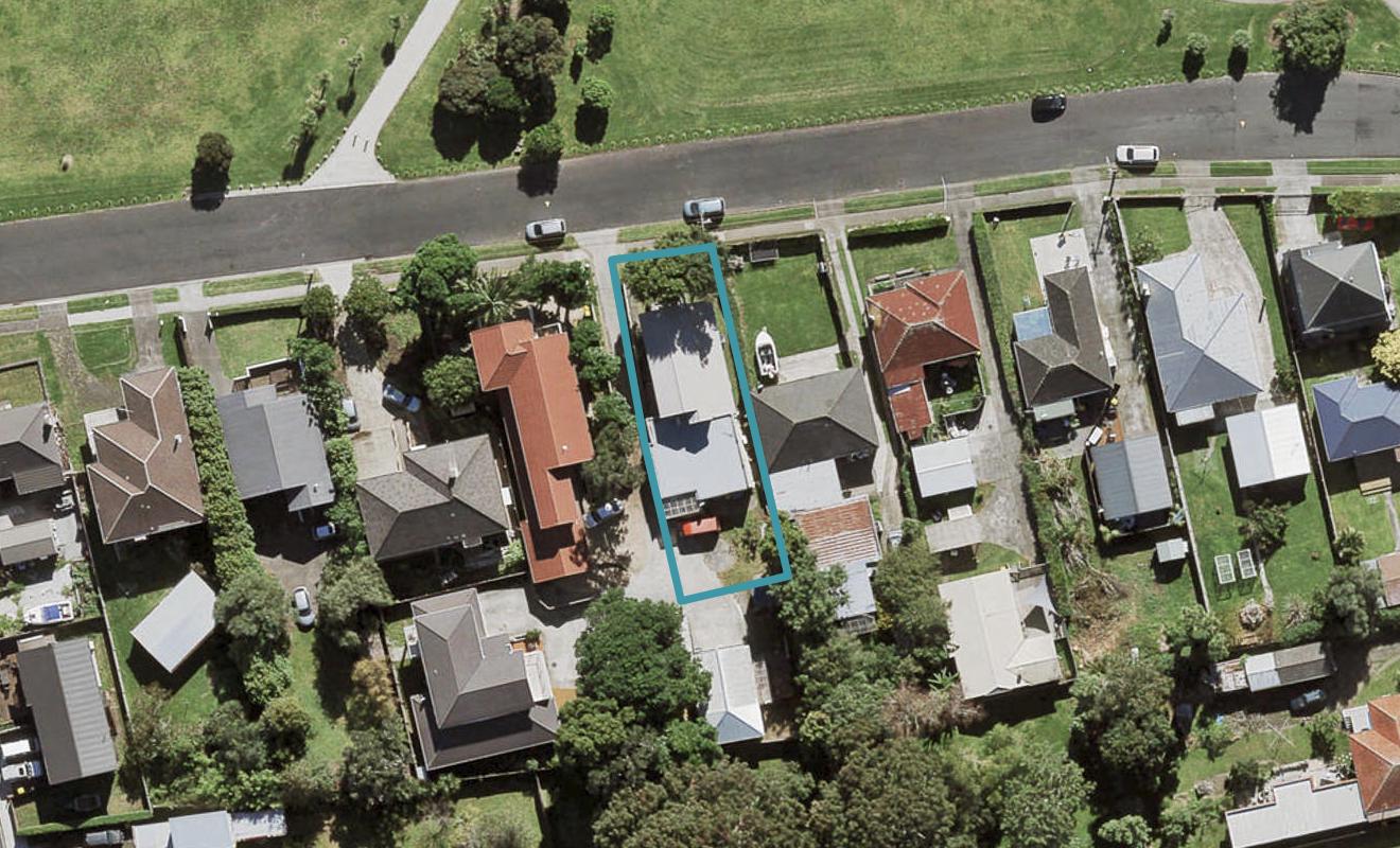 9 Waterfront Road, Mangere Bridge, Auckland - Carousel 1