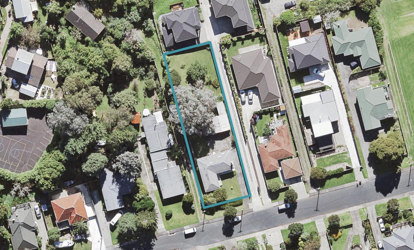 35 Cliff View Drive, Green Bay, Auckland - Carousel 1