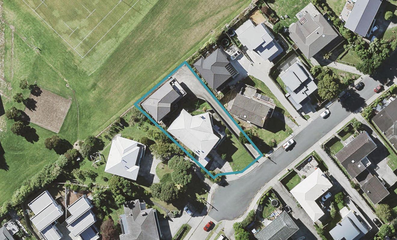 2/11 Windsor Place, Windsor Park, Auckland - Carousel 1