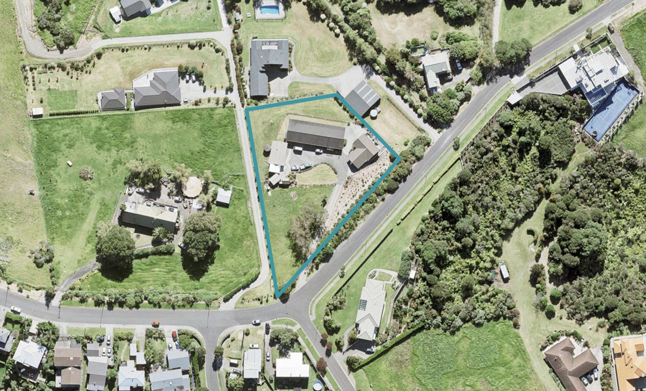 20 Roberts Road, Matakatia, Whangaparaoa - Carousel 1