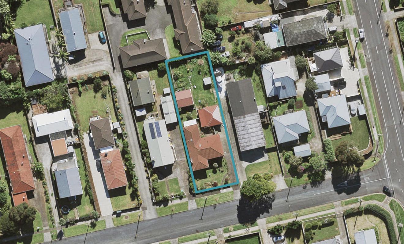 19 Miro Road, Mangere Bridge, Auckland - Carousel 1