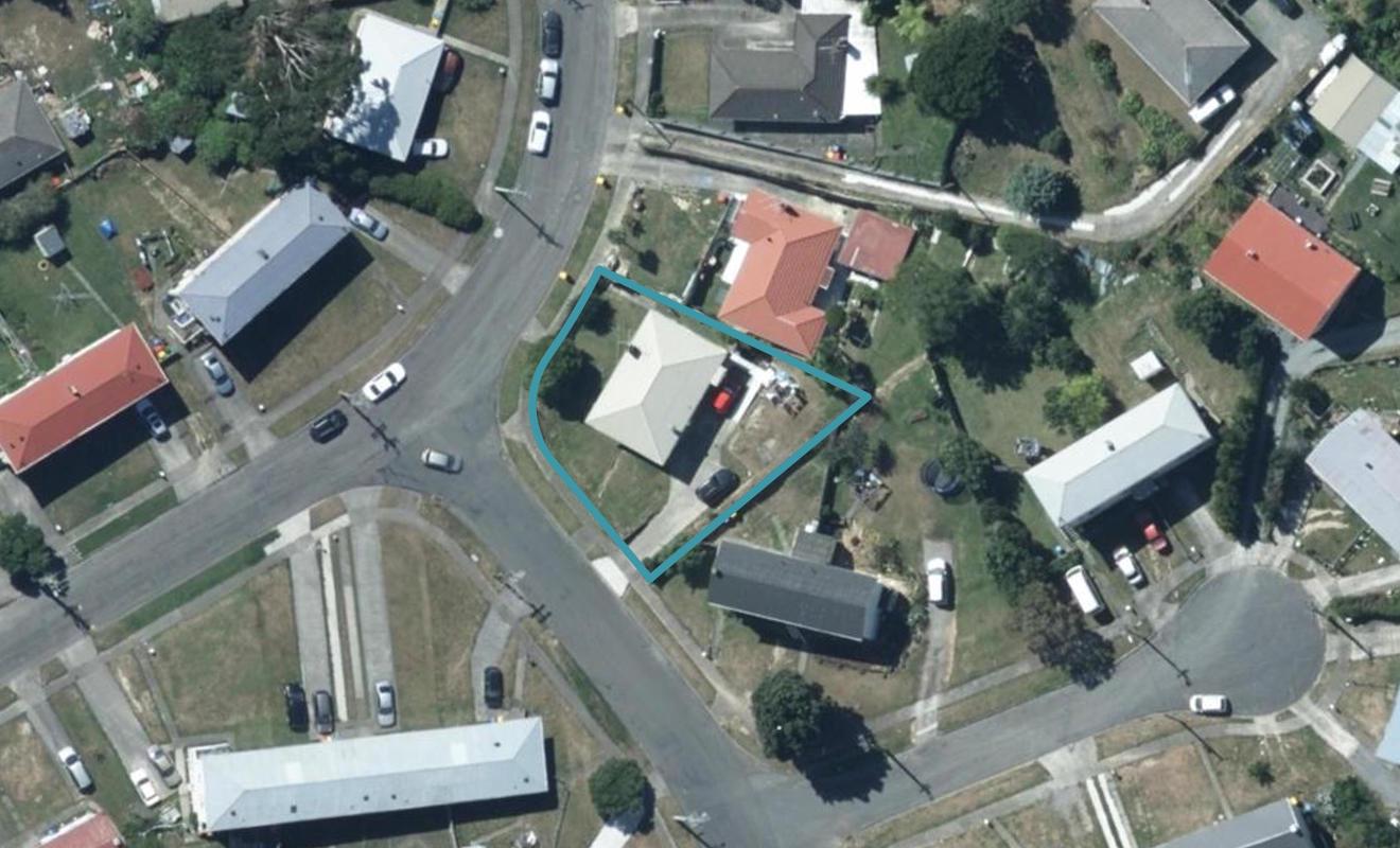 38 Cornwall Crescent, Cannons Creek, Porirua - Carousel 1