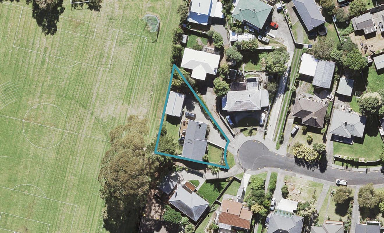 16 Cajero Place, Green Bay, Auckland - Carousel 1