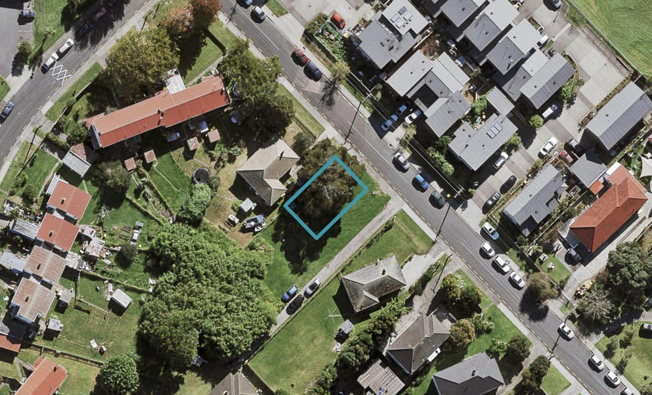 1 Huataki Road, Northcote, Auckland - Carousel 1