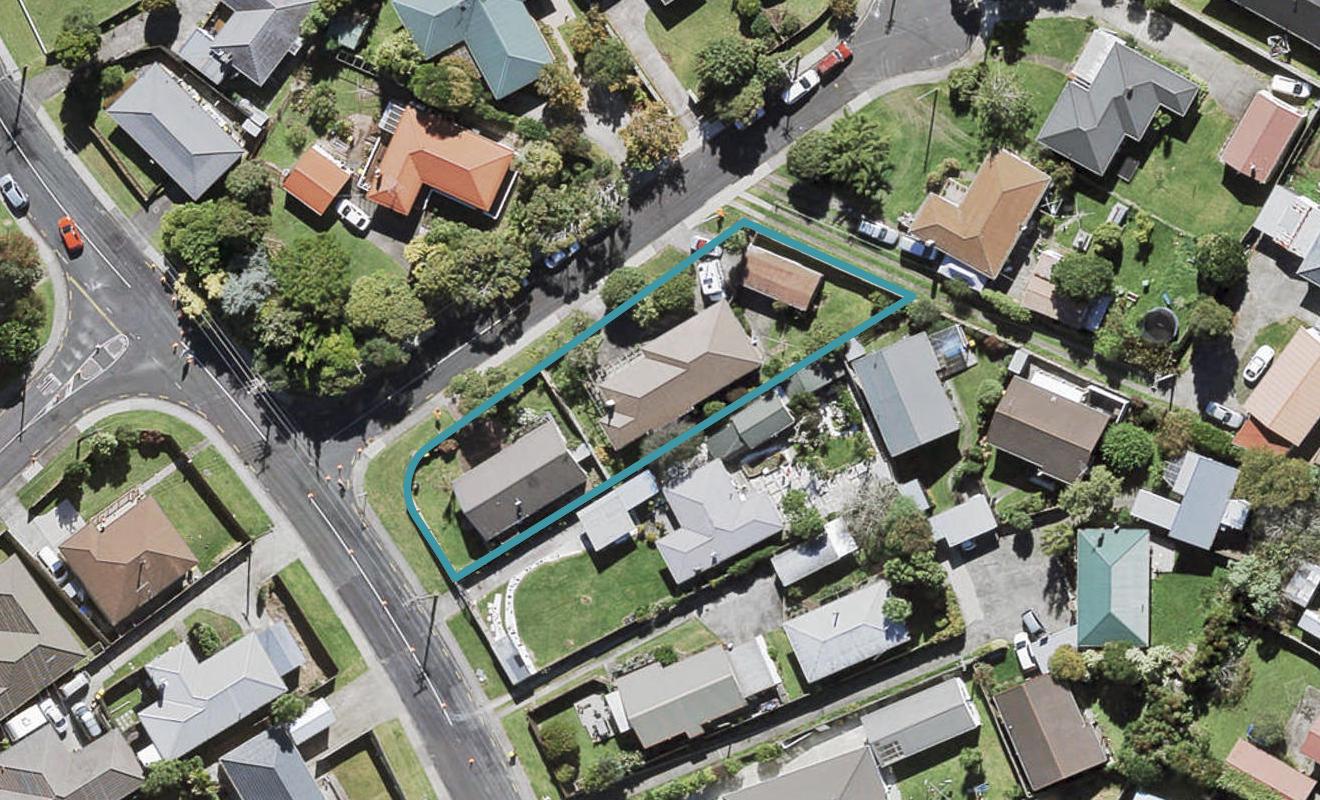 1/1 Rowan Terrace, Te Atatū South, Auckland - Carousel 1