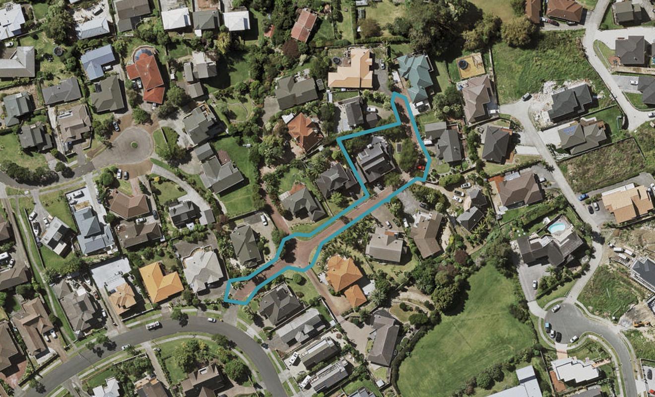 12 San Martin Place, Goodwood Heights, Auckland - Carousel 1