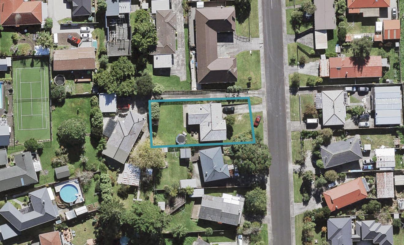 5 Finlow Drive, Te Atatu South, Auckland - Carousel 1