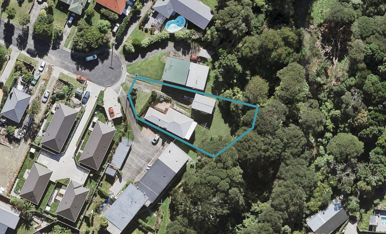 17 Valron Road, Te Atatu South, Auckland - Carousel 1