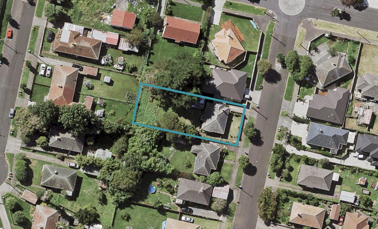 27 Holland Avenue, Point England, Auckland - Carousel 1