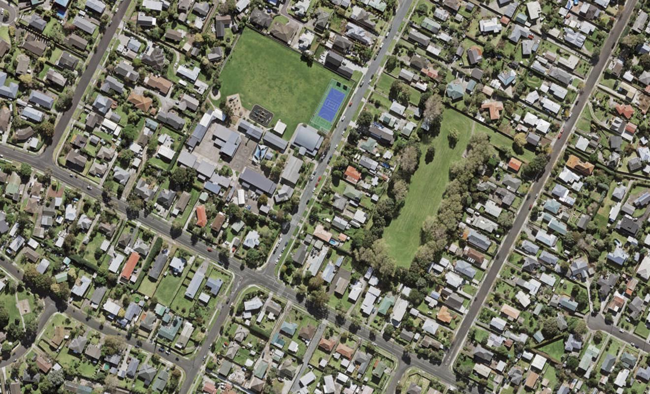 44 House Avenue, Mangere Bridge, Auckland - Carousel 1