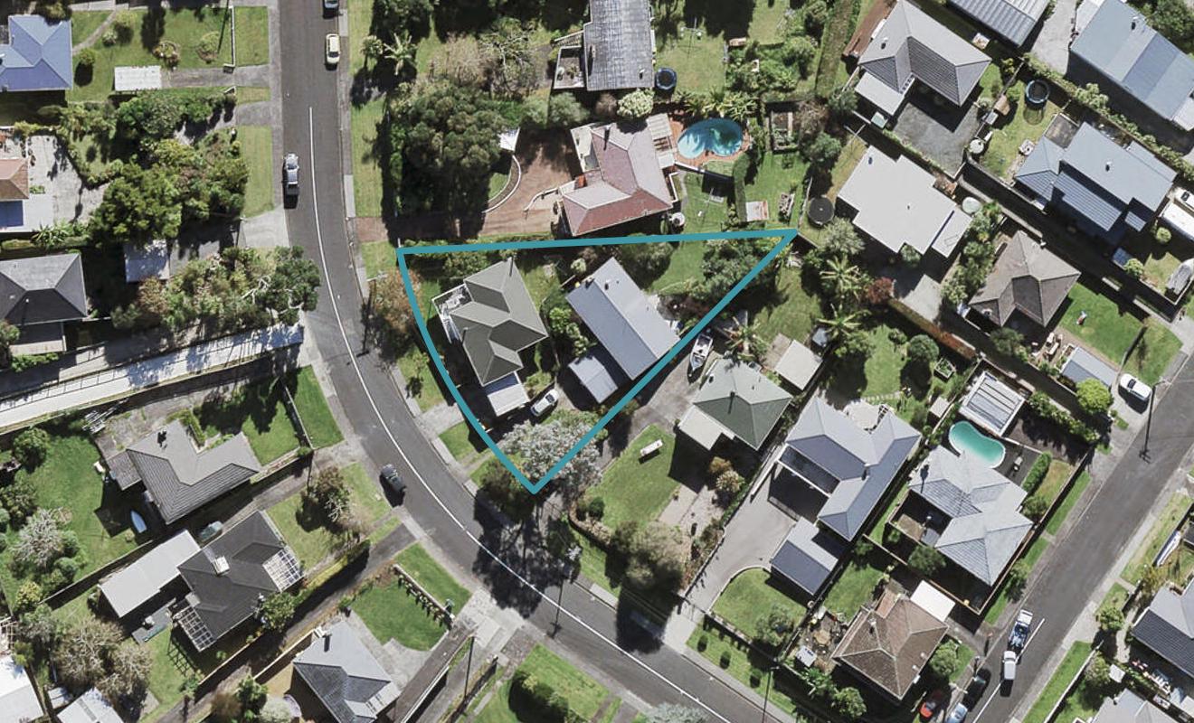 21 Abbotleigh Avenue, Te Atatu Peninsula, Auckland - Carousel 1